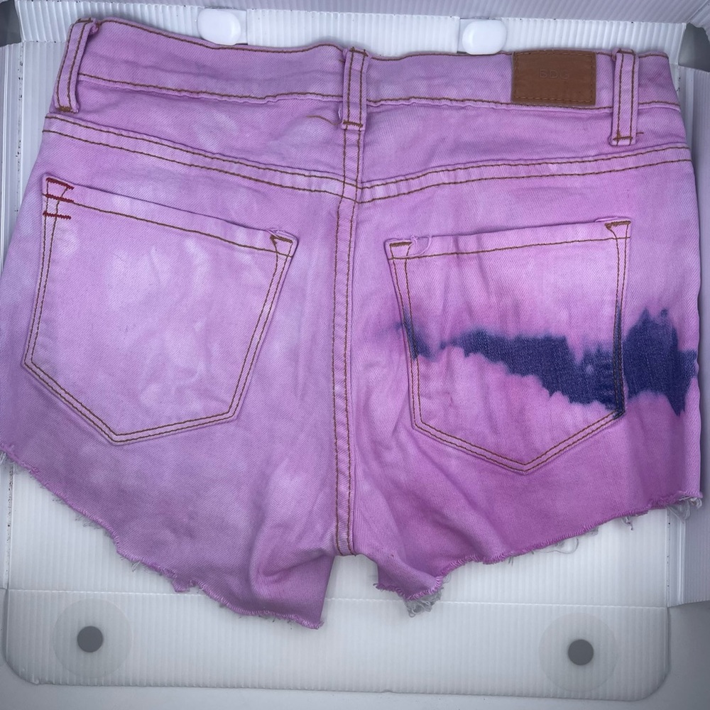 Urban outfitters up cycled pink denim, one-of-a-kind handmade shorts, size 26 - Picture 5 of 6